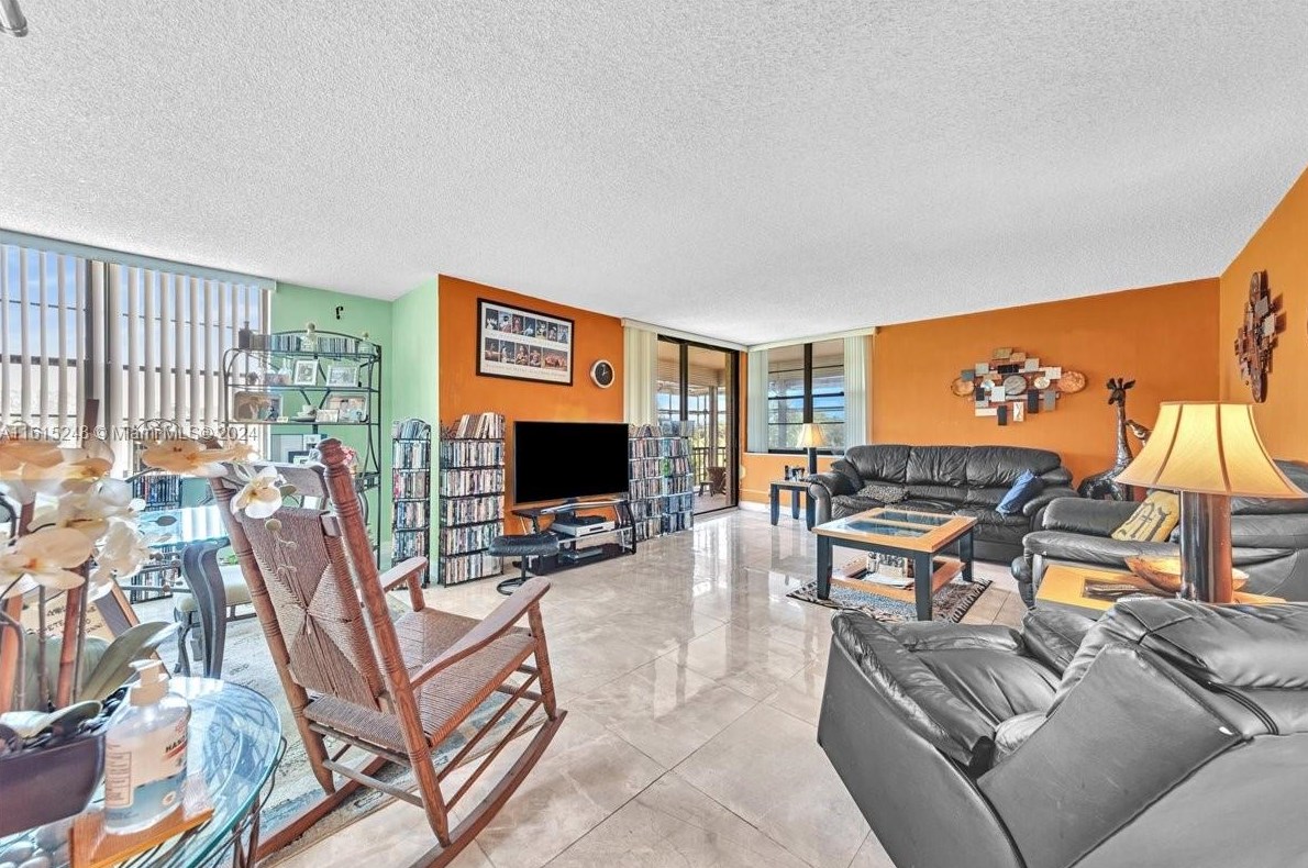 3800 N Hills Dr #316, Hollywood, FL 33021