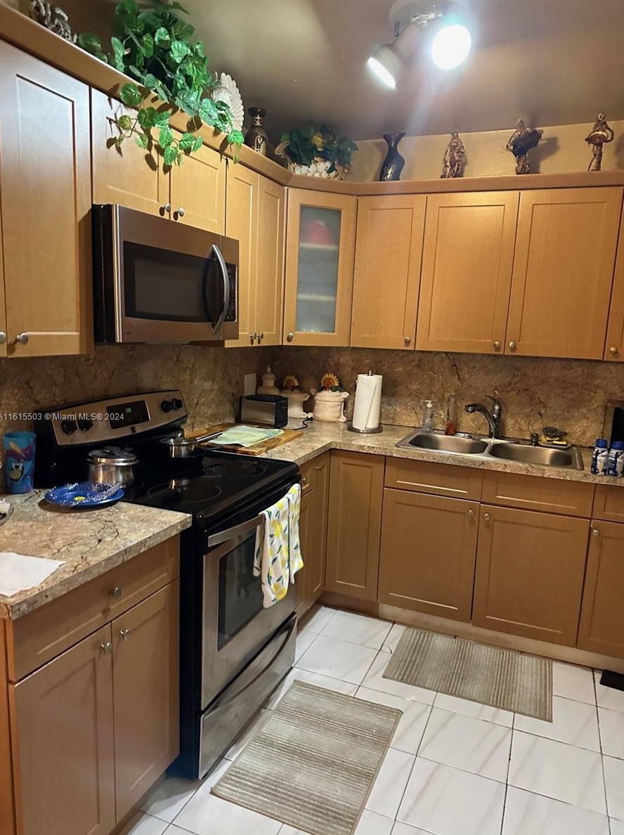 8840 17th Ave, Miami, FL 33147-3660