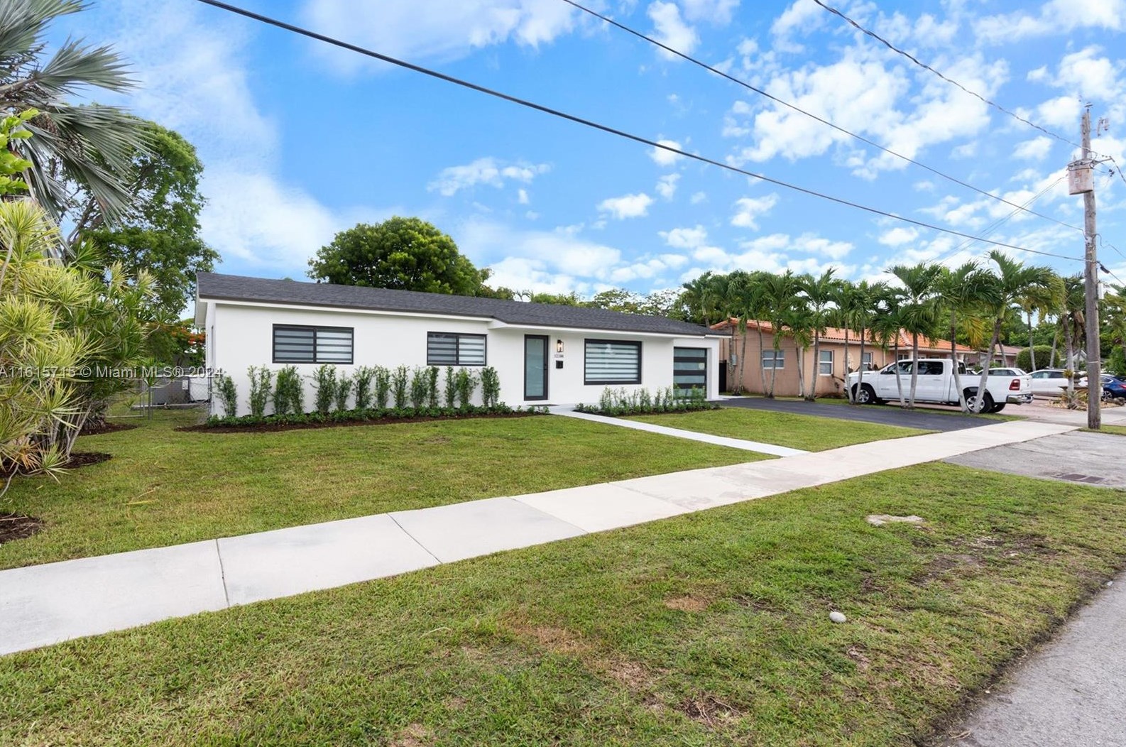 12304 27th St, Miami, FL 33175-2203