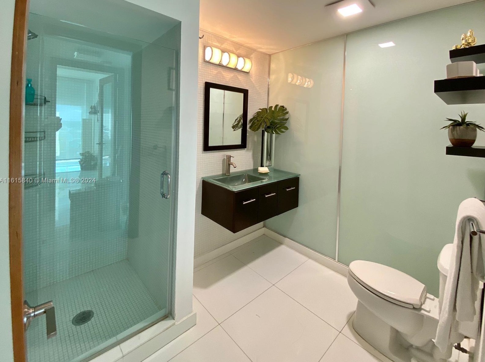 1900 Bayshore Dr, Miami FL 33133-3217 exterior