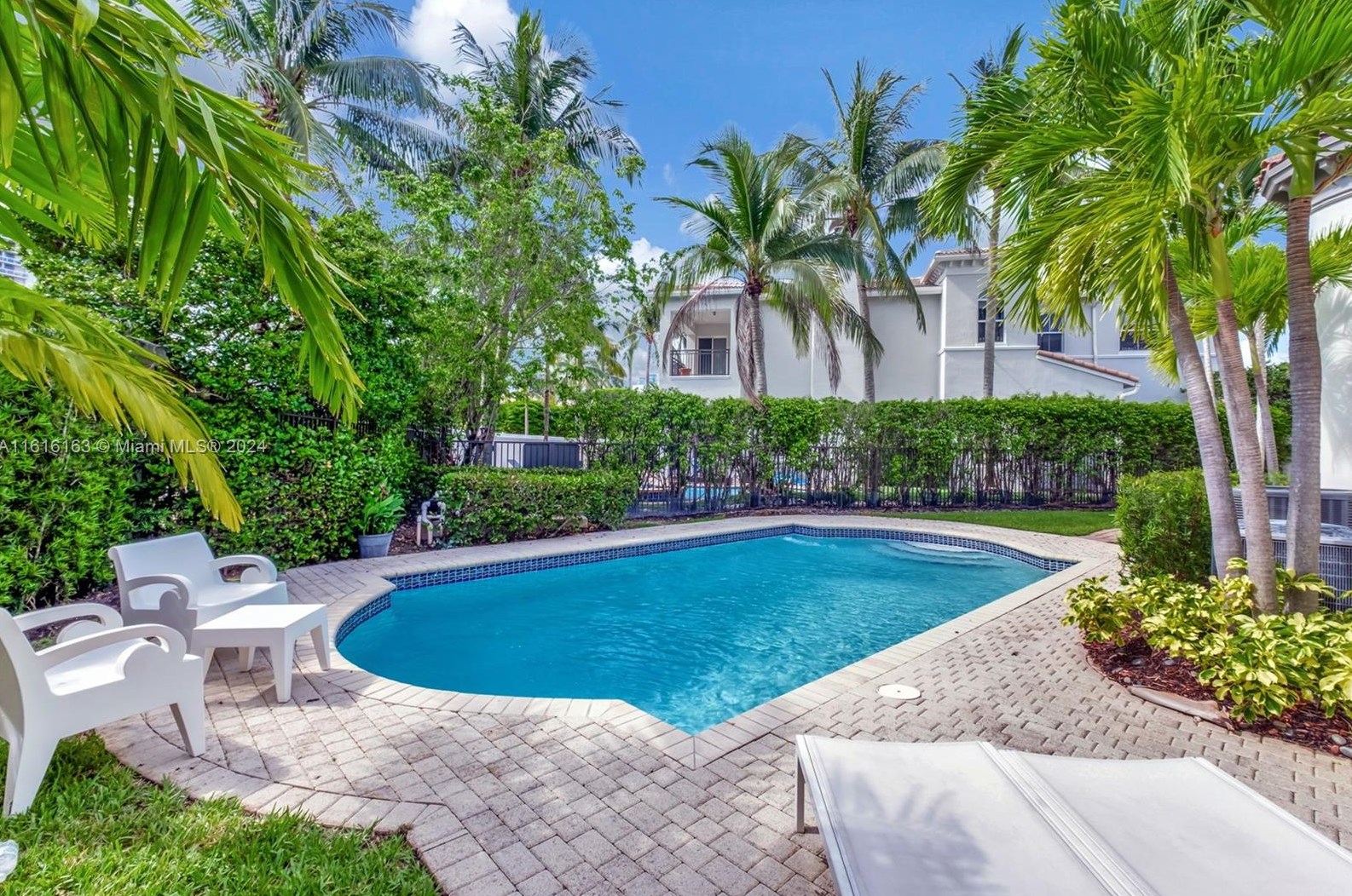 808 Spinnaker Dr, Hollywood FL 33019-5027 exterior