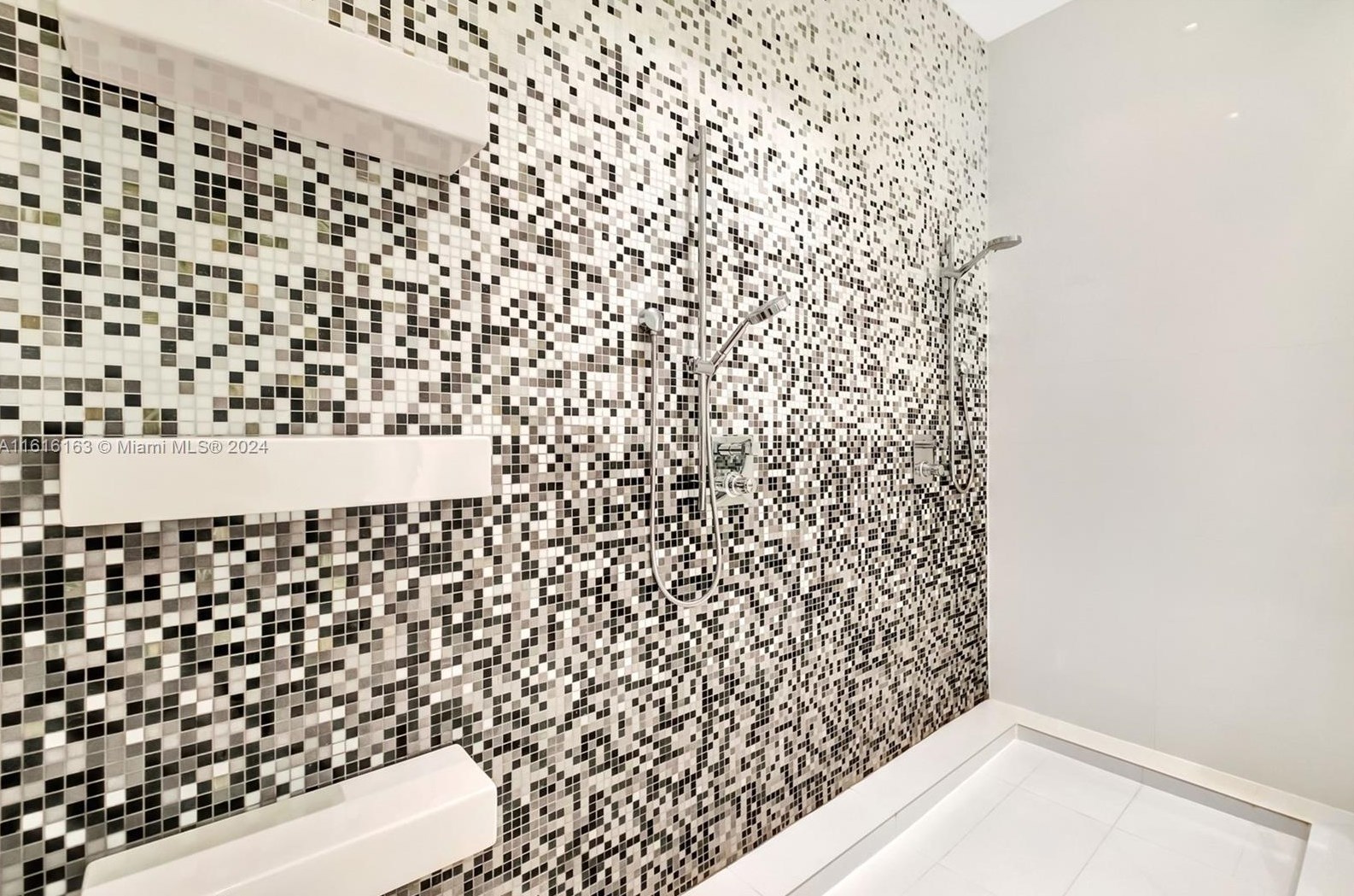 808 Spinnaker Dr, Hollywood FL 33019-5027 exterior