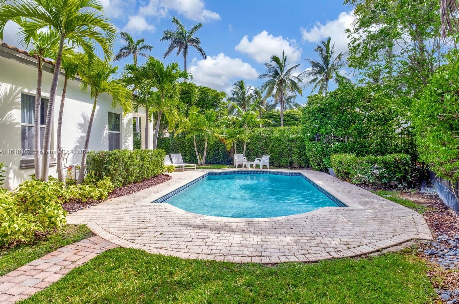 808 Spinnaker Dr, Hollywood FL 33019-5027 exterior