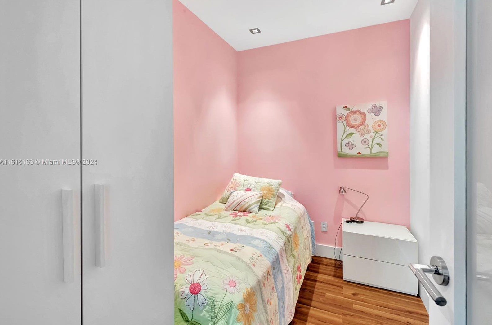 808 Spinnaker Dr, Hollywood FL 33019-5027 exterior