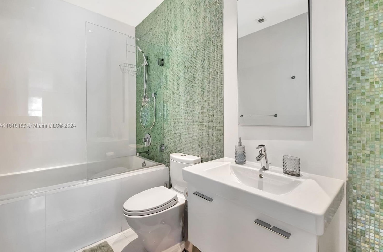 808 Spinnaker Dr, Hollywood FL 33019-5027 exterior