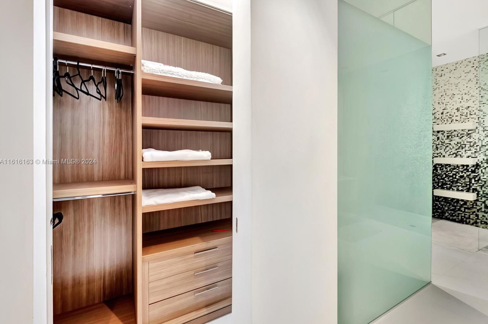 808 Spinnaker Dr, Hollywood FL 33019-5027 exterior