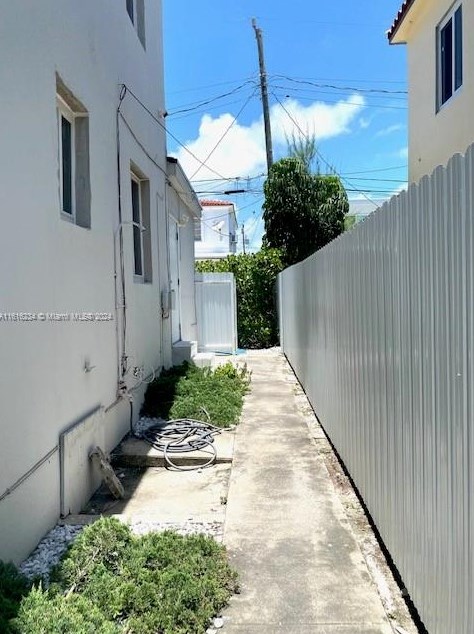 655 85th St, Miami, FL 33138