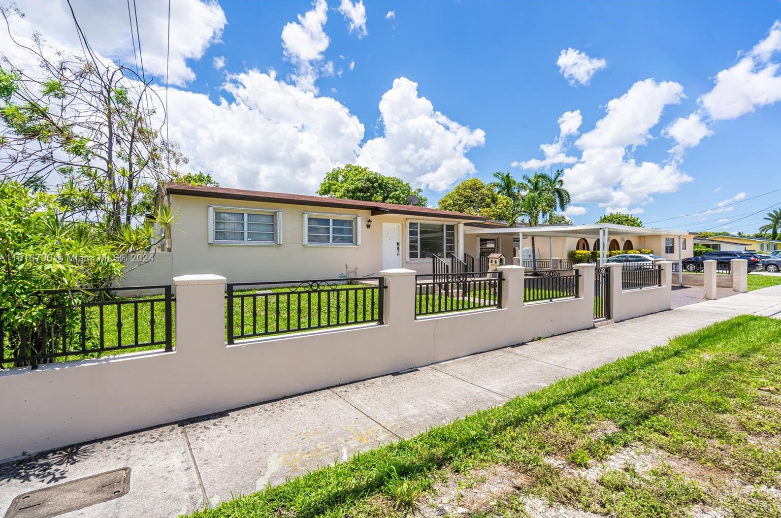 630 53rd St, Hialeah, FL 33013-1658