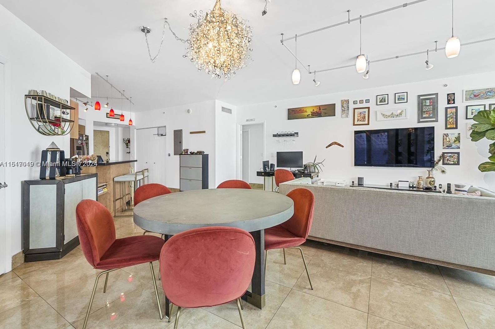 350 S Miami Ave #2501, Miami, FL 33130