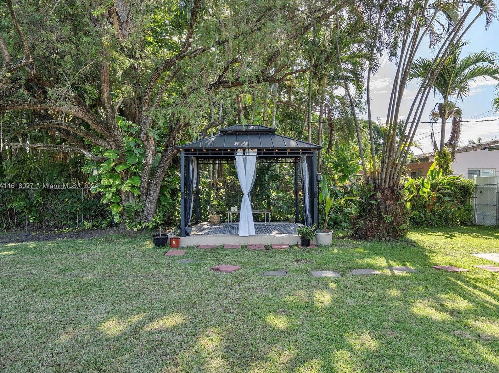 1426 Arthur St, Hollywood FL  33020-3743 exterior