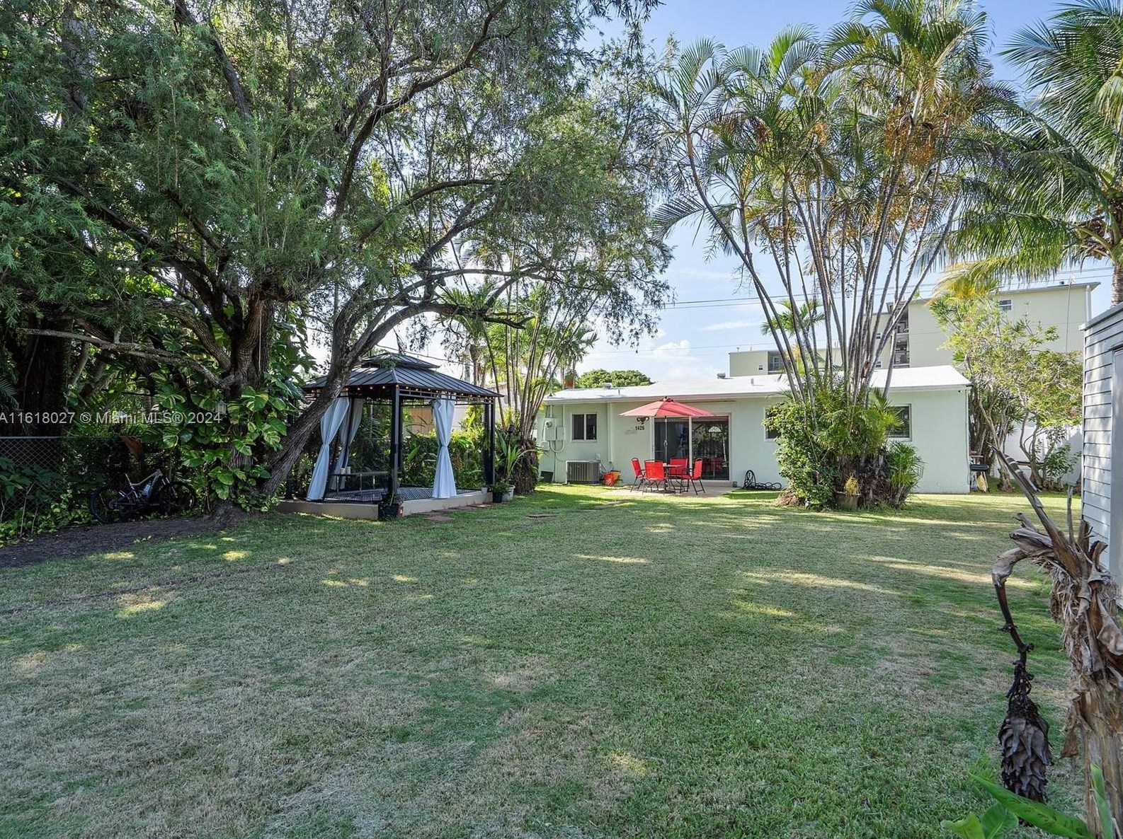 1426 Arthur St, Hollywood FL  33020-3743 exterior