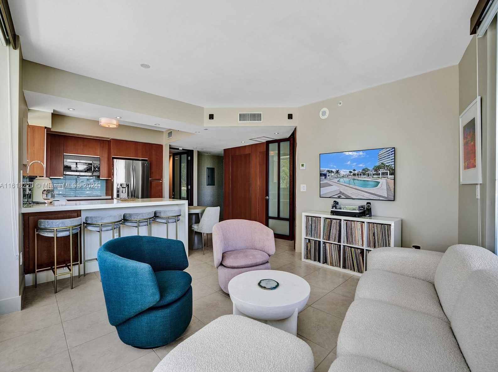 10 Venetian Way #405, Miami, FL 33139