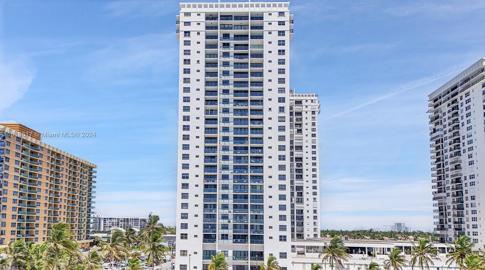 2301 Ocean Dr, Hollywood FL  33019-2632 exterior