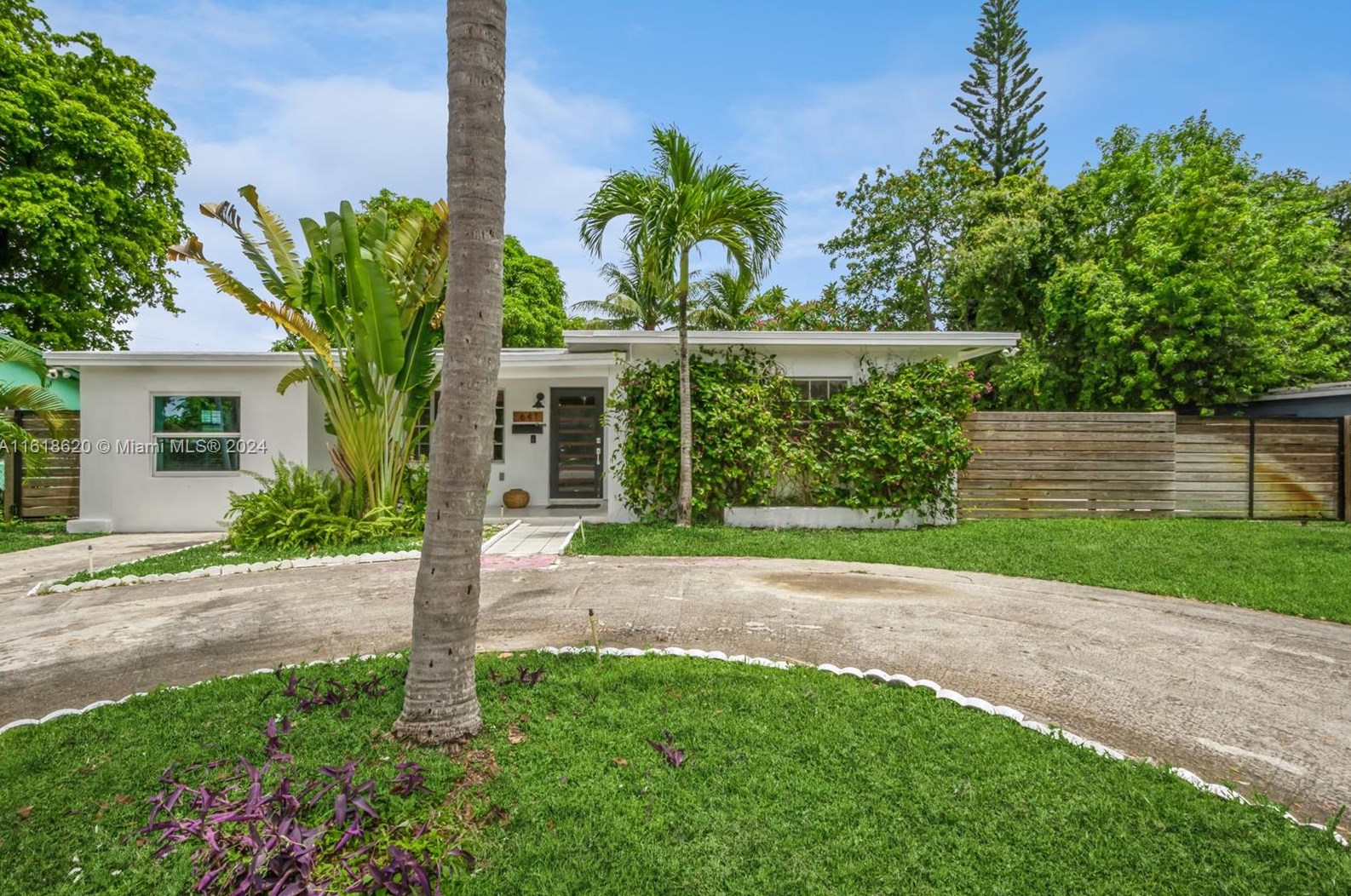 641 141st St, Miami, FL 33161-3144