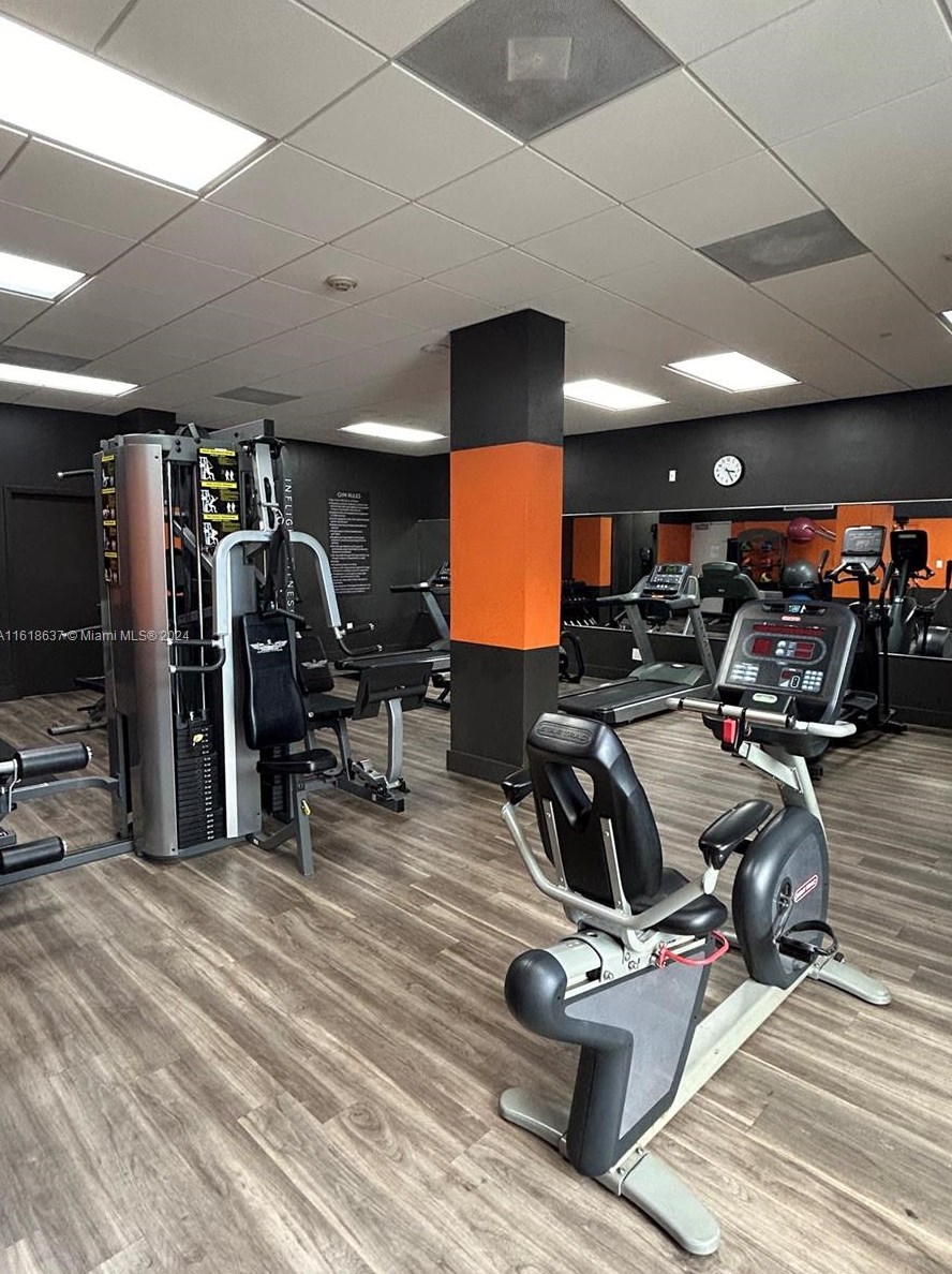 90 Edgewater Dr, Miami FL 33133-6942 exterior