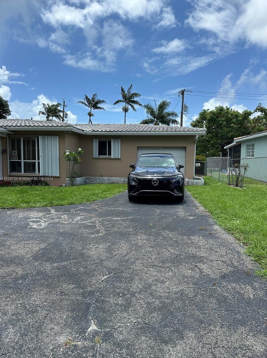 1328 Dewey St, Hollywood, FL 33019