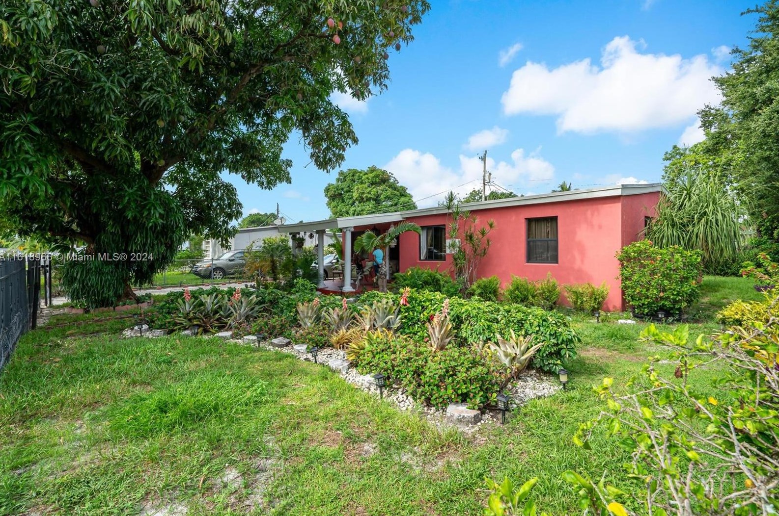 9555 33rd Ave, Miami, FL 33147-2791