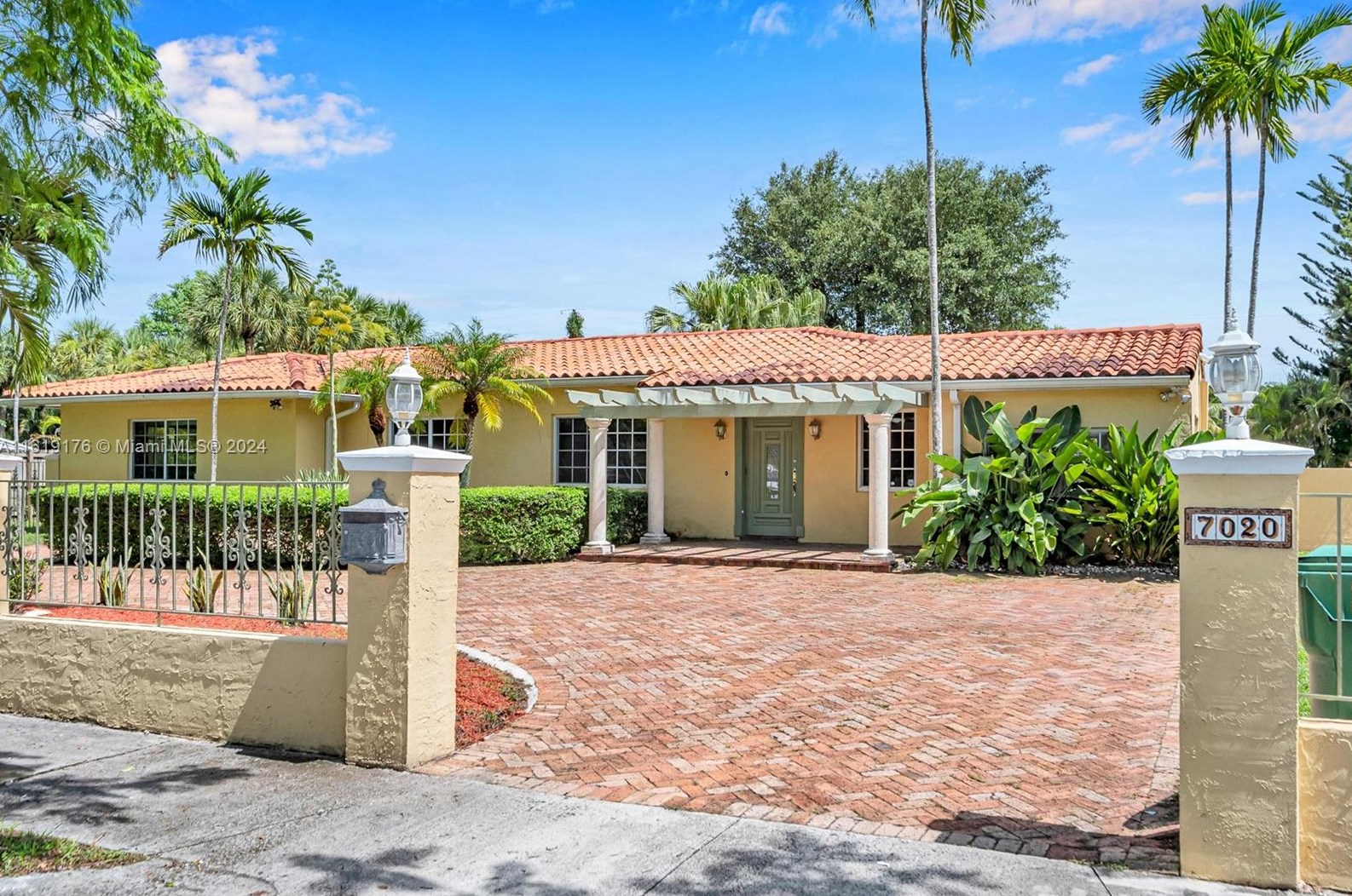 7020 Sw 56th St, Miami, FL 33155