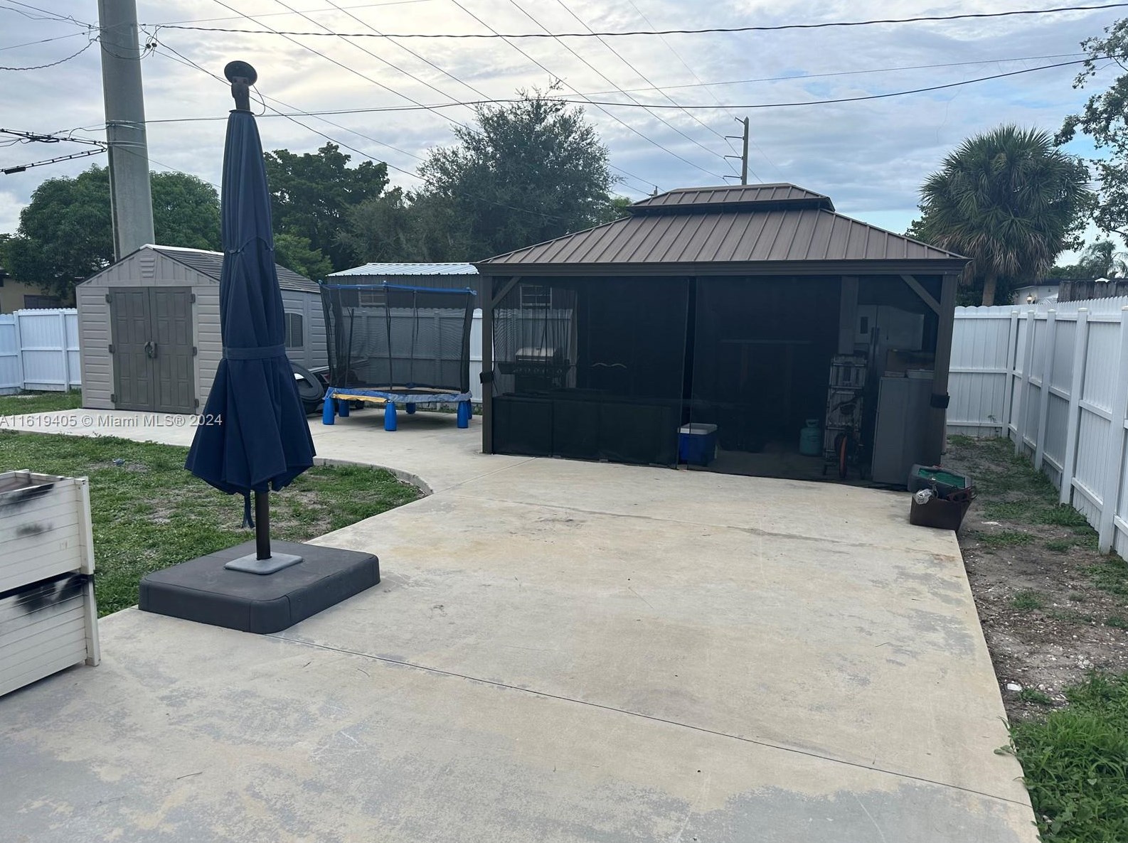 6791 Pershing St, Hollywood FL  33024-1833 exterior