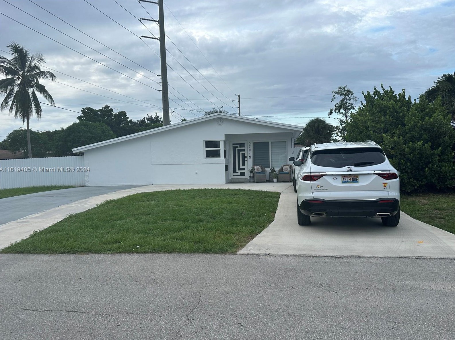 6791 Pershing St, Hollywood FL  33024-1833 exterior