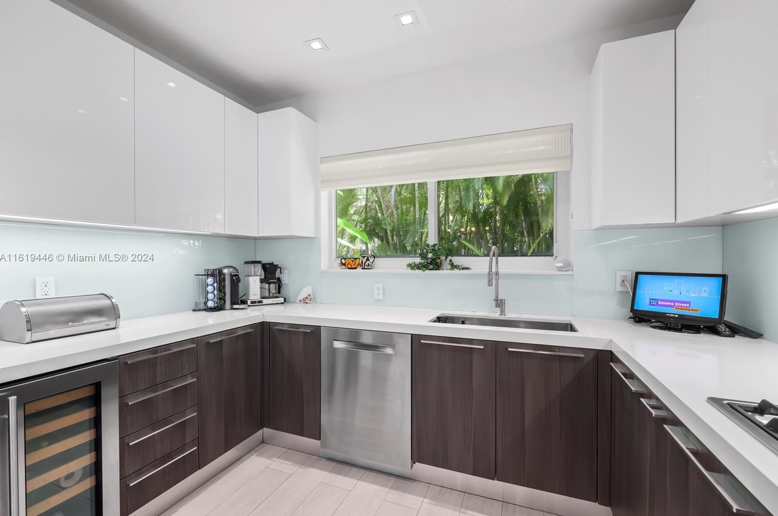 1630 Tigertail Ave, Miami FL 33133-2517 exterior