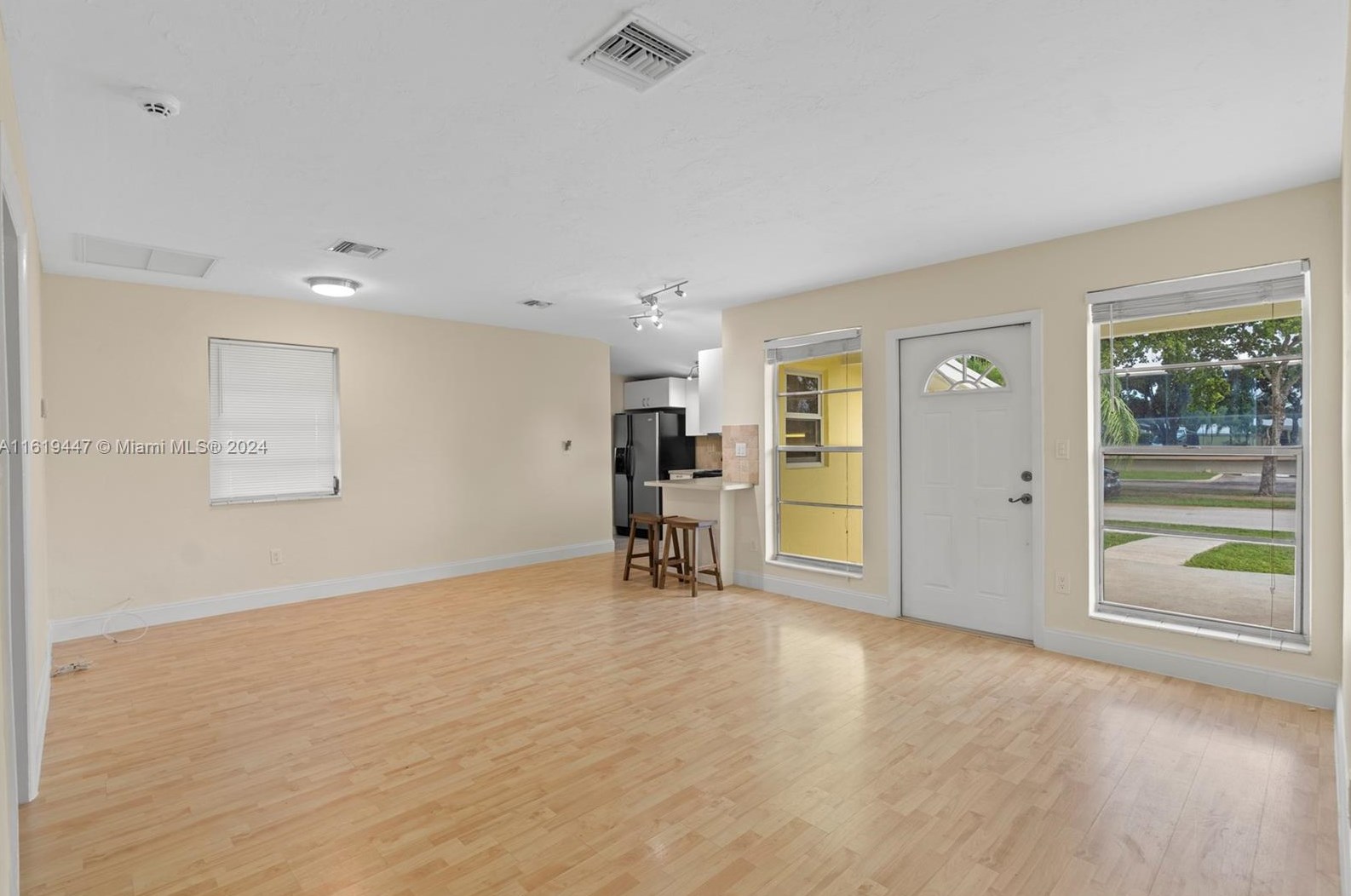 6630 Roosevelt St, Hollywood, FL 33024
