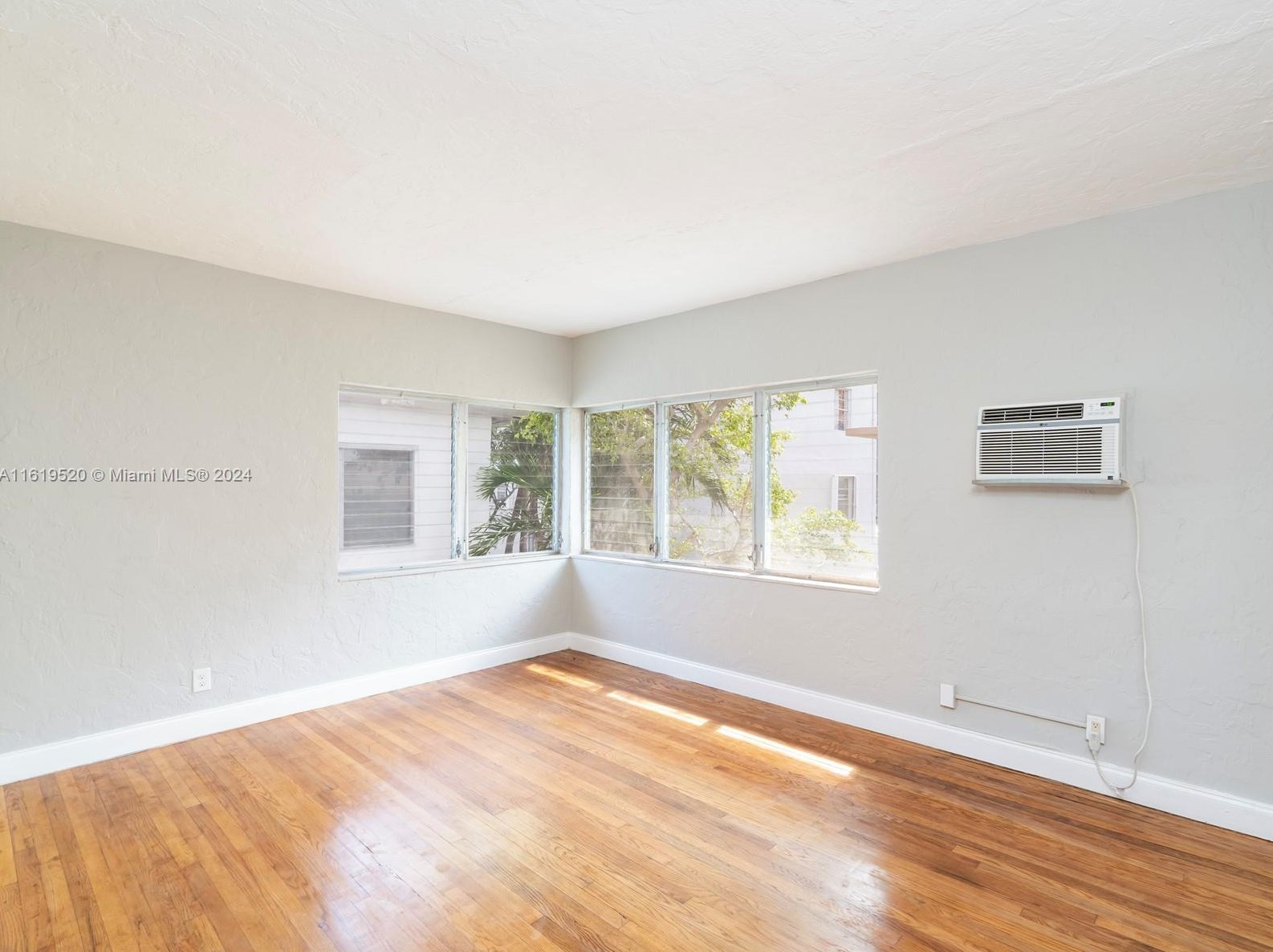 7635 Dickens Ave Apt 8, Miami, FL 33141