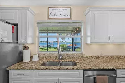924 Lake Dr E, Lake Placid, FL 33852 - Photo 10