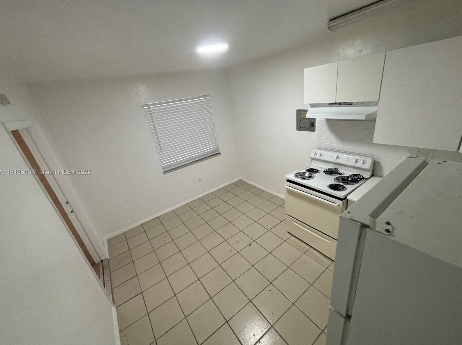 7841 Johnson St, Hollywood FL  33024-6876 exterior