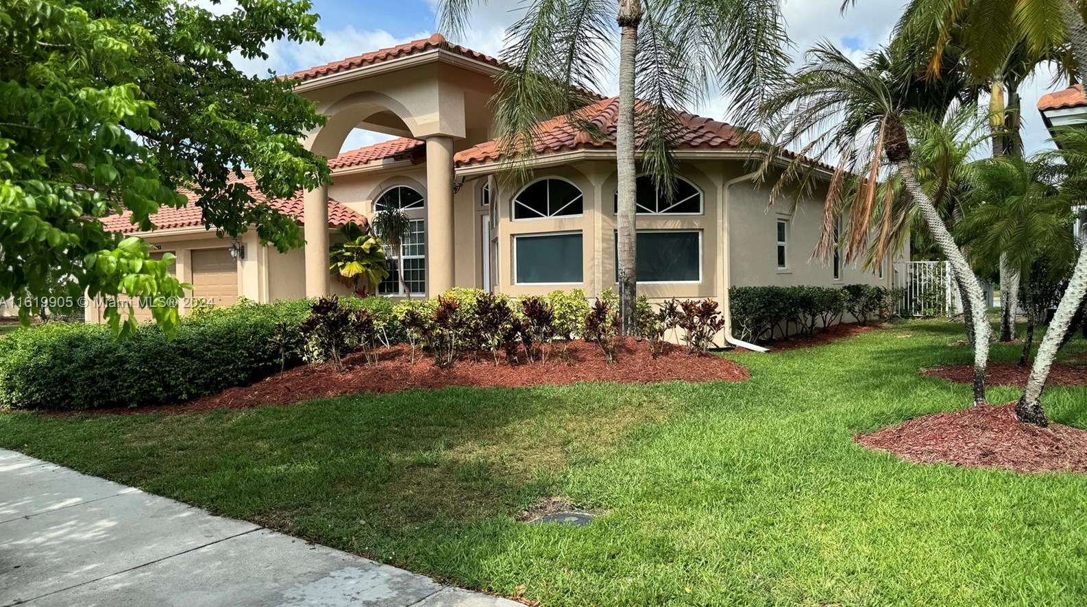 4023 Nw 89th, Hollywood, FL 33024