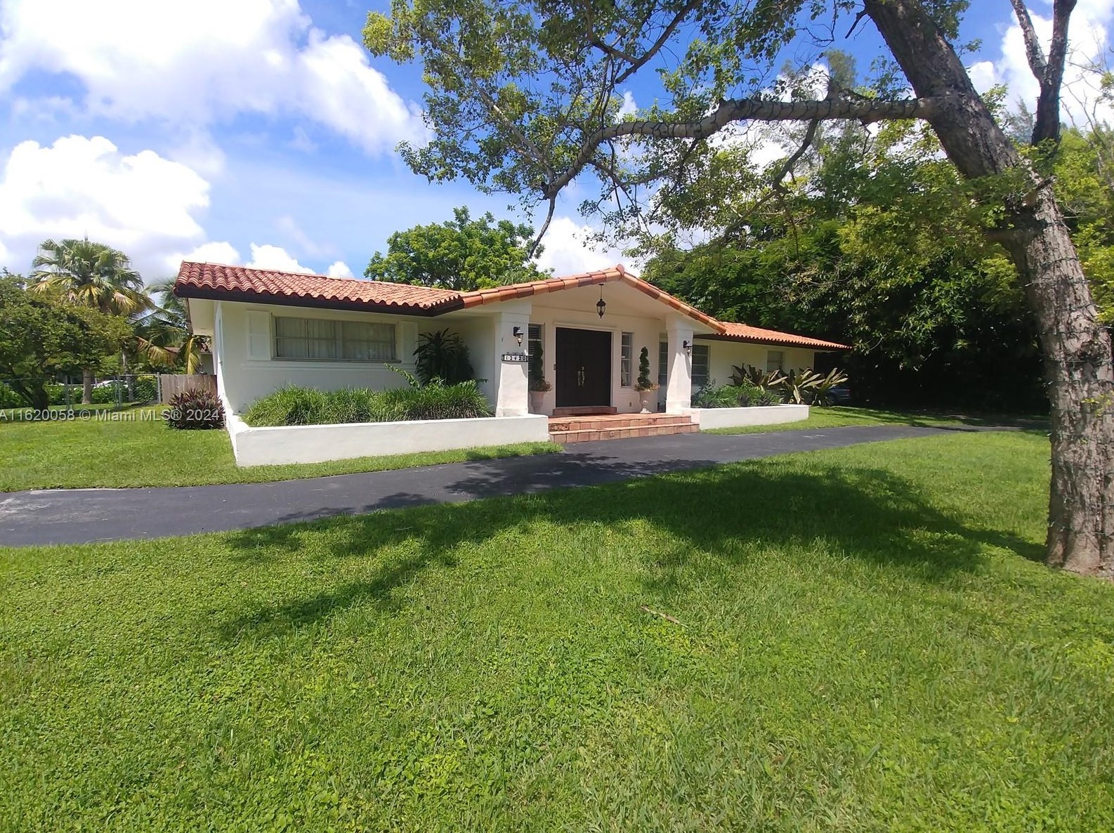 12420 Sw 105th Ave, Miami, FL 33176
