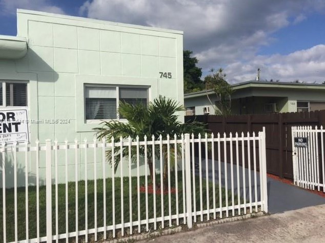 745 81st St #2, Miami, FL 33141