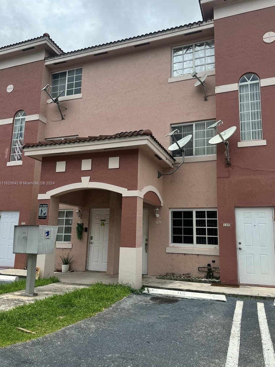 12035 Sw 14th St #106, Miami, FL 33184