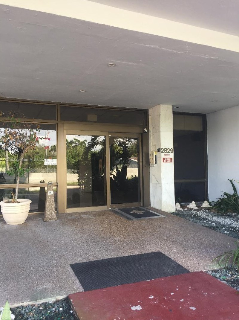 2829 Indian Creek Dr #511, Miami, FL 33140