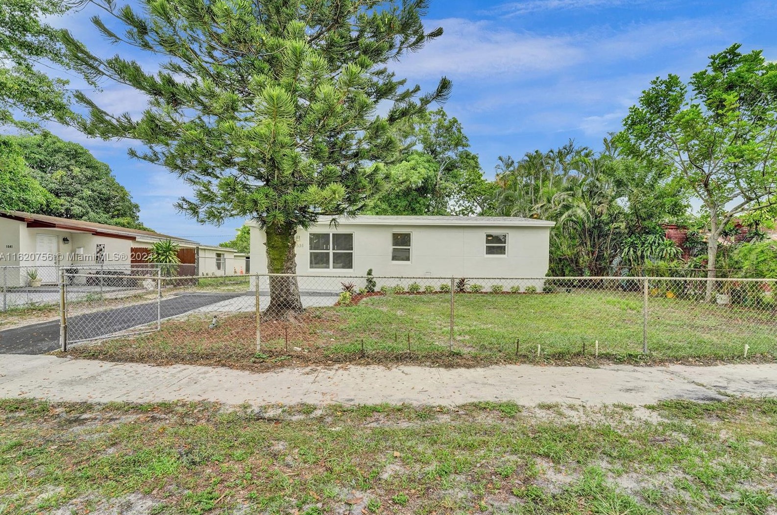 1531 N 68th Ave, Hollywood, FL 33024