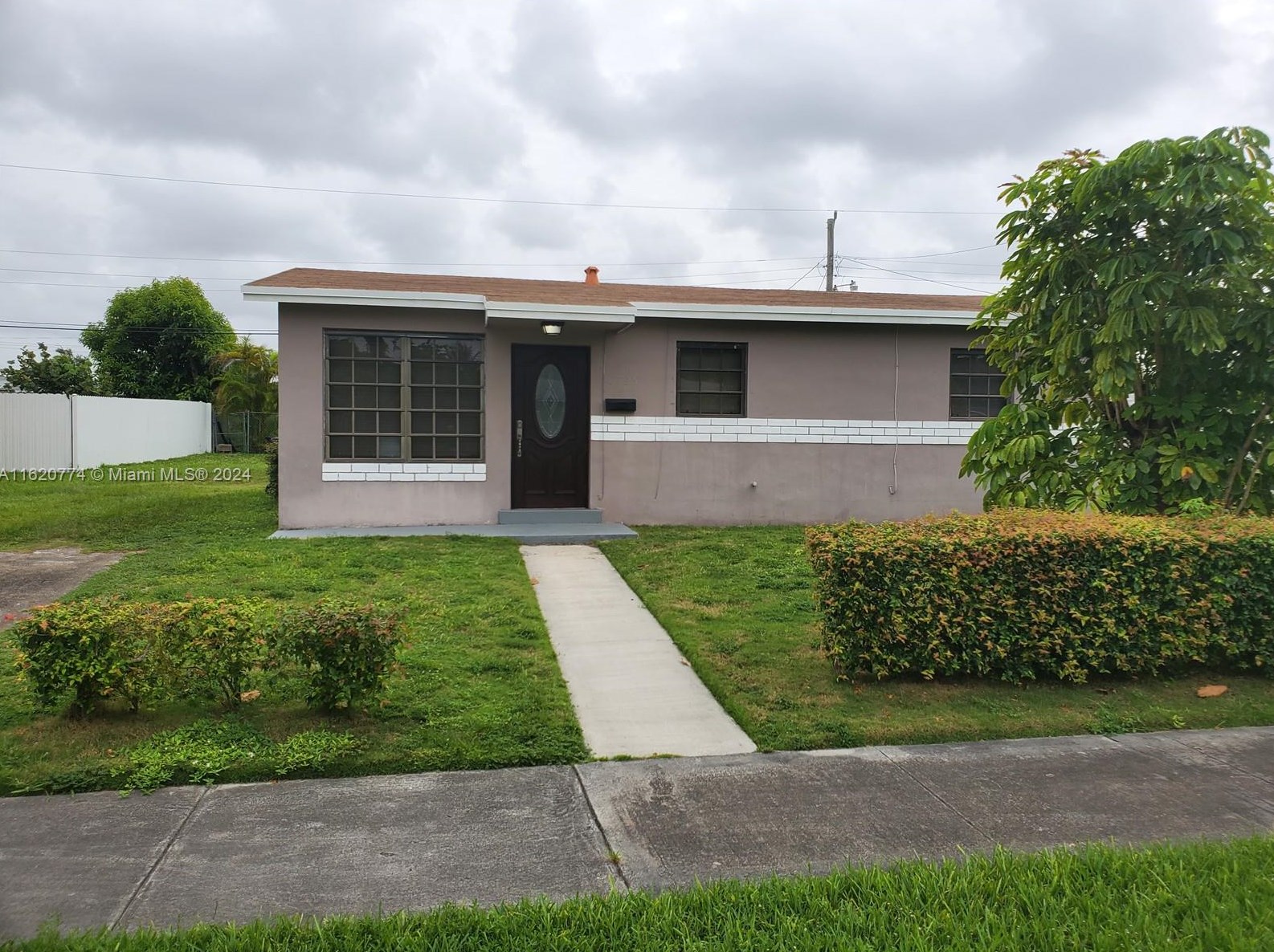 10725 147th St, Miami, FL 33176-7547
