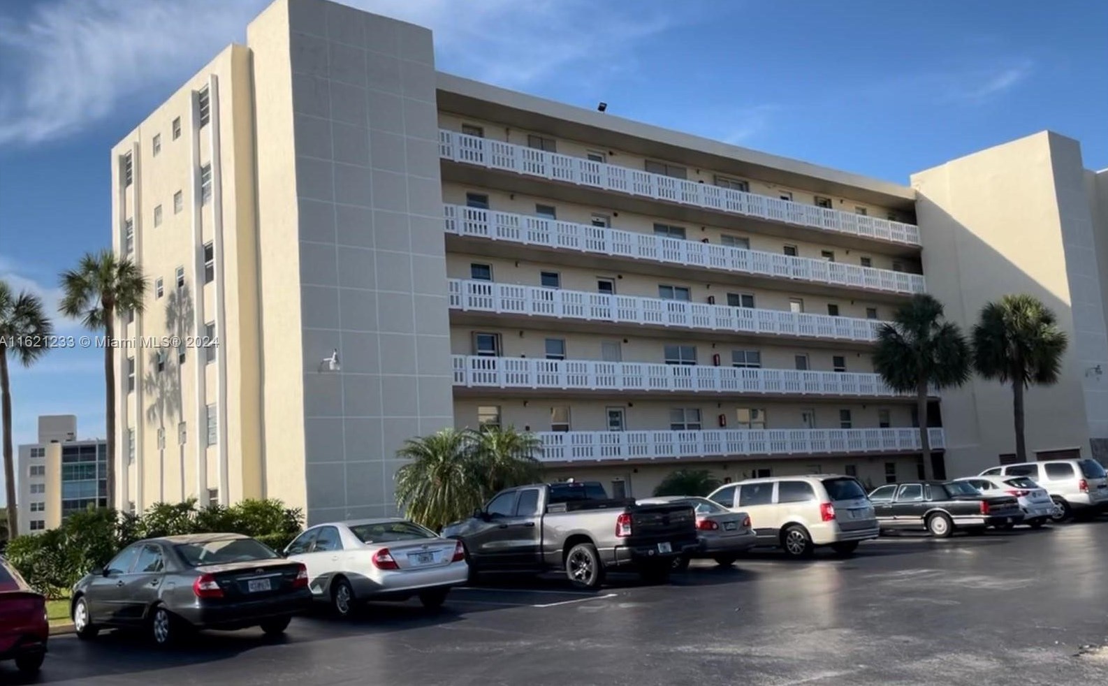 121 3rd Ave, Dania Beach, FL 33004-3748