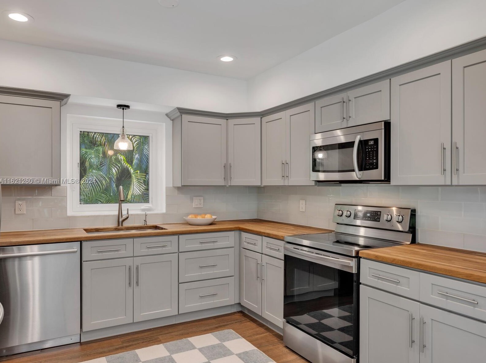 420 94 St, Miami FL 33138-2845 exterior