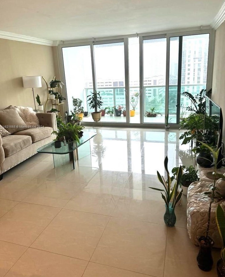 100 Bayview Dr, Miami FL  33160-4772 exterior