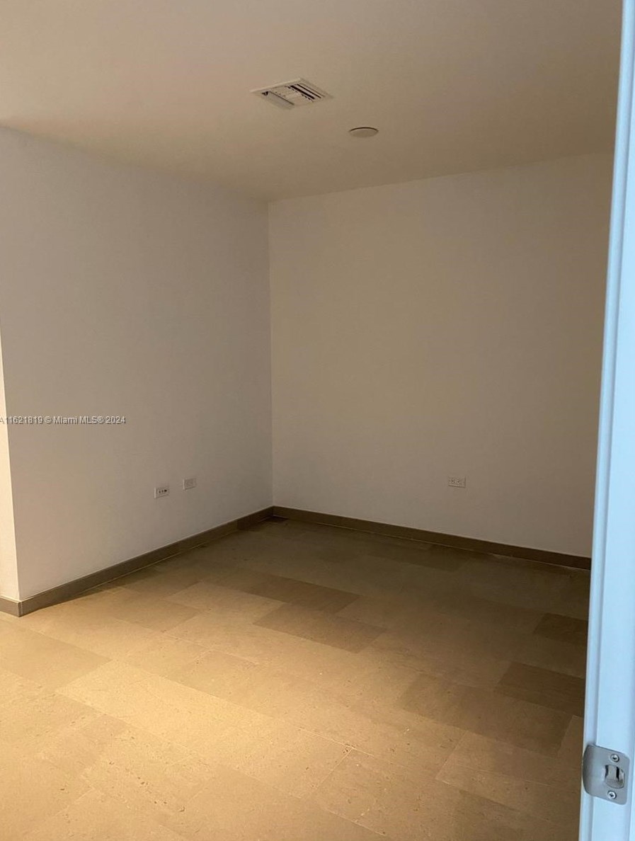 68 6th St, Miami FL 33130-3008 exterior