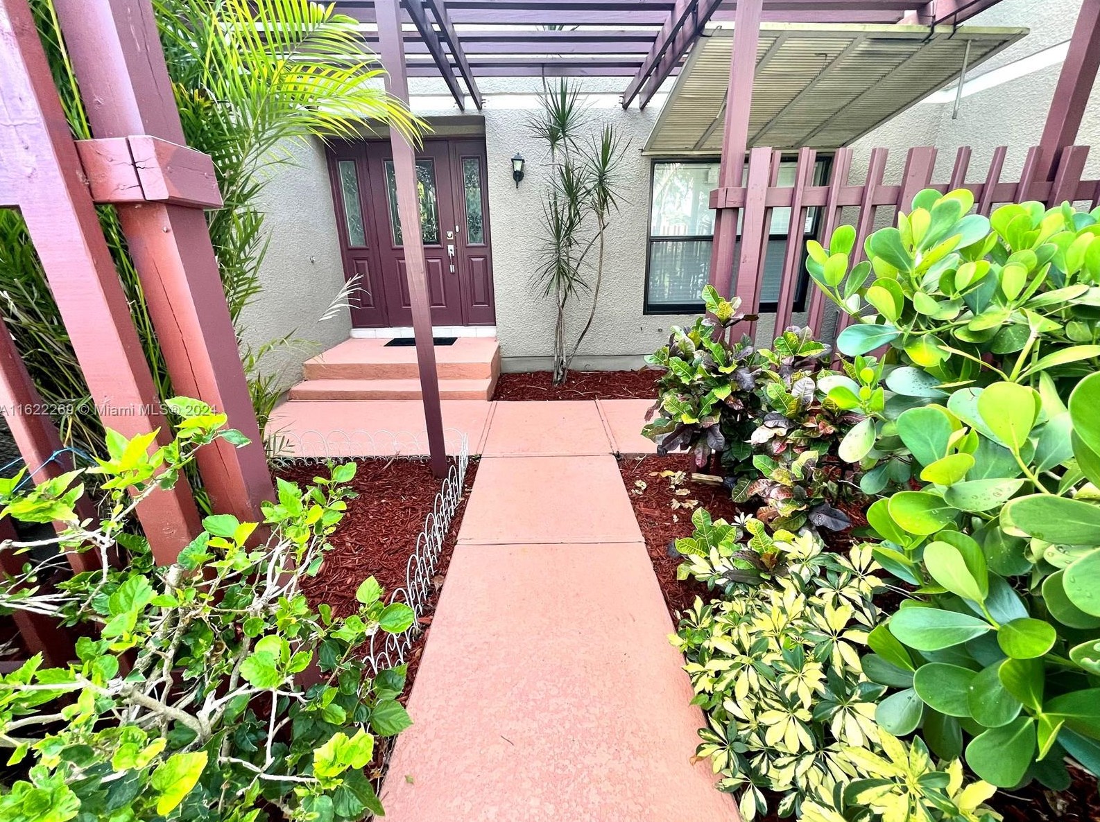 1681 W Fairway Rd, Hollywood, FL 33026