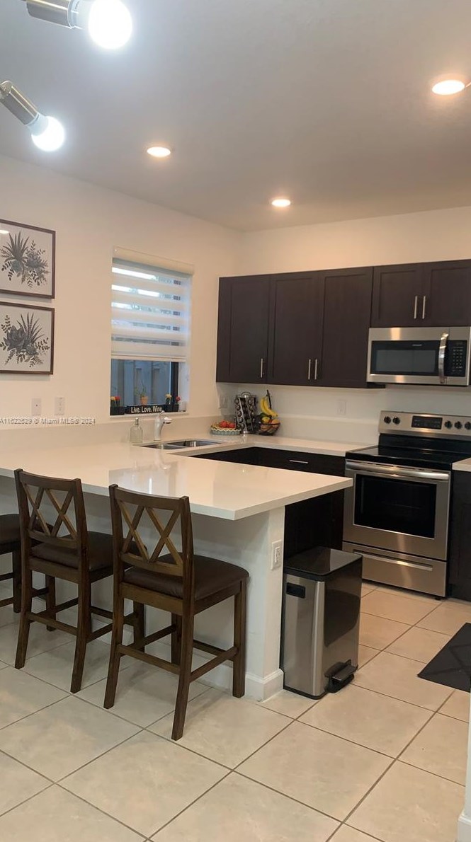 670 Ne 207th St #670, Miami, FL 33179