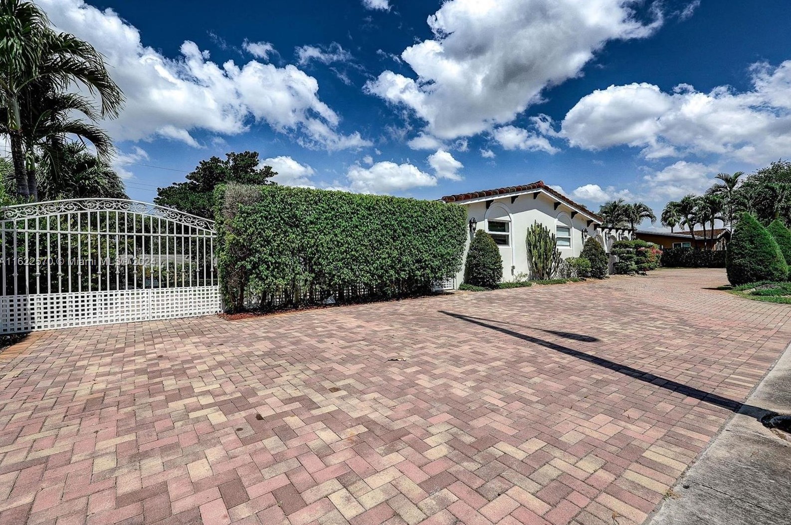 8520 87th Ave, Miami FL  33173-4549 exterior