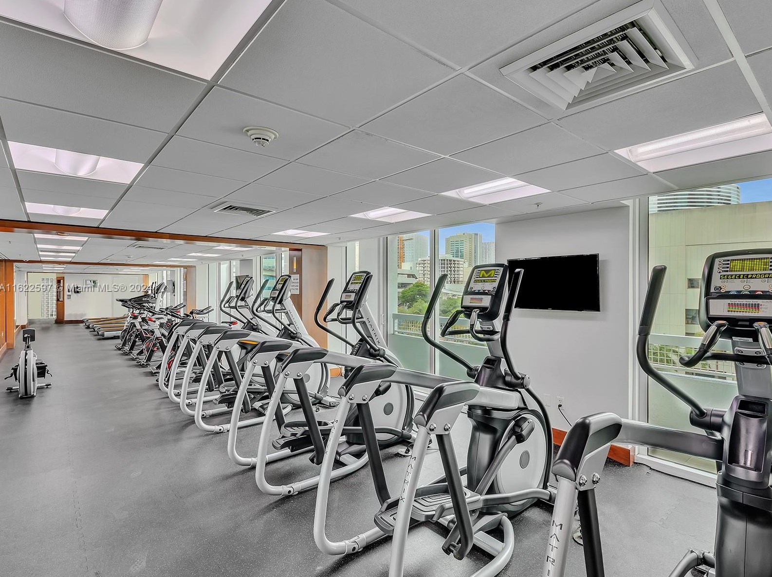 31 5th St, Miami FL 33131-2505 exterior