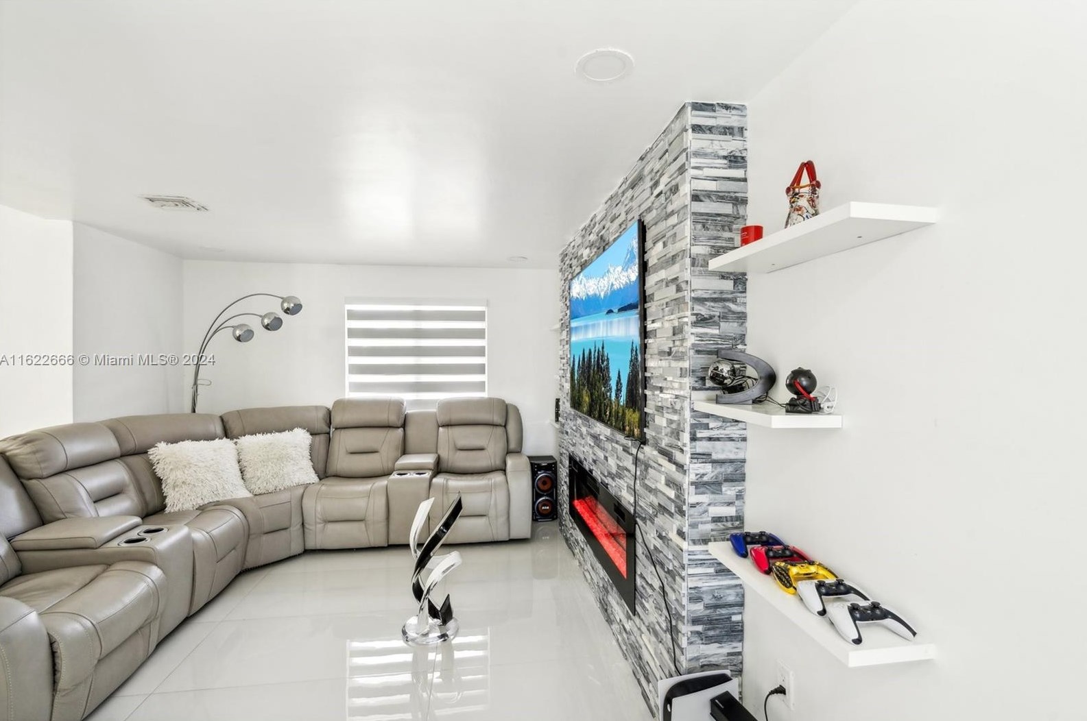 10475 152nd St, Miami FL  33157-1420 exterior