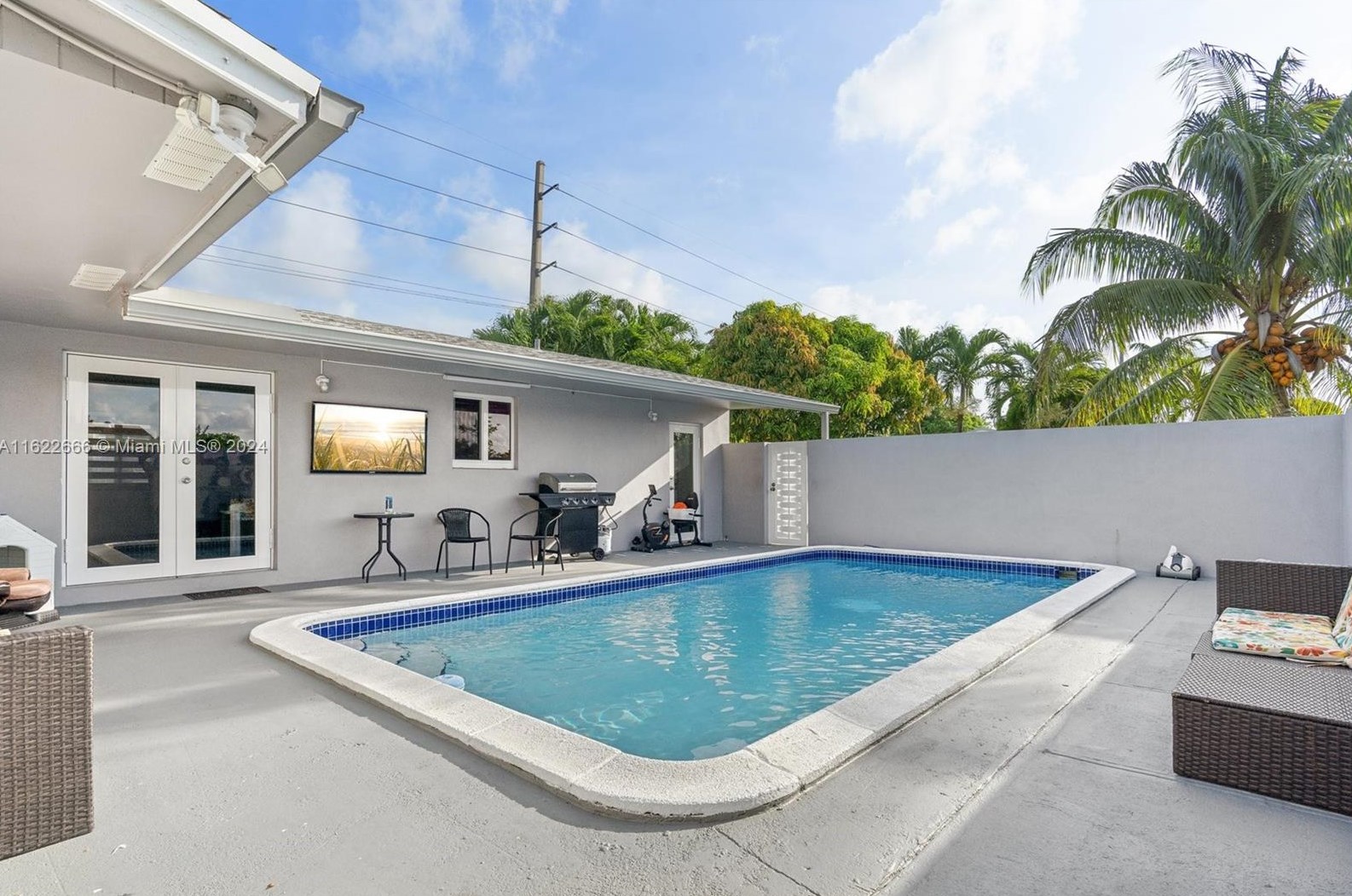 10475 152nd St, Miami FL  33157-1420 exterior