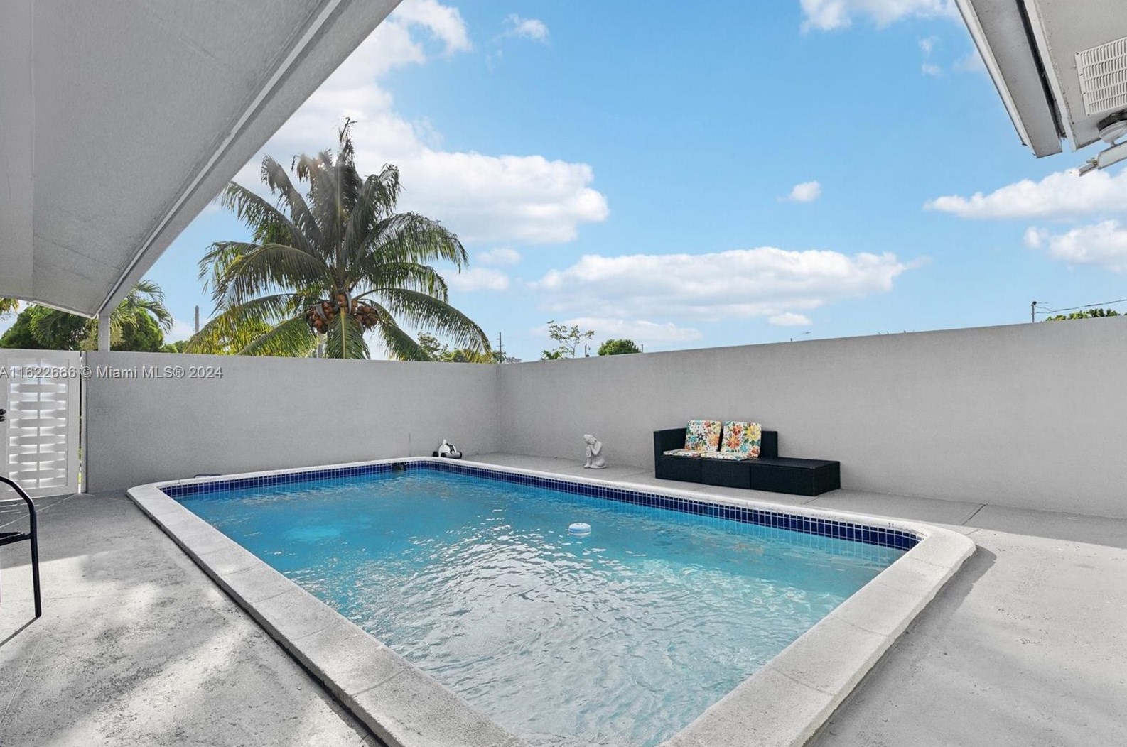 10475 152nd St, Miami FL  33157-1420 exterior