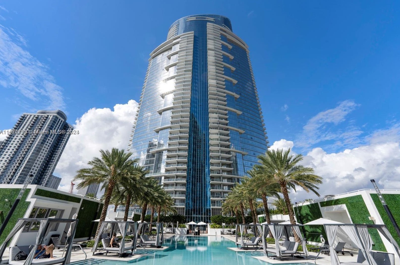 851 1st Ave, Miami FL  33132 exterior