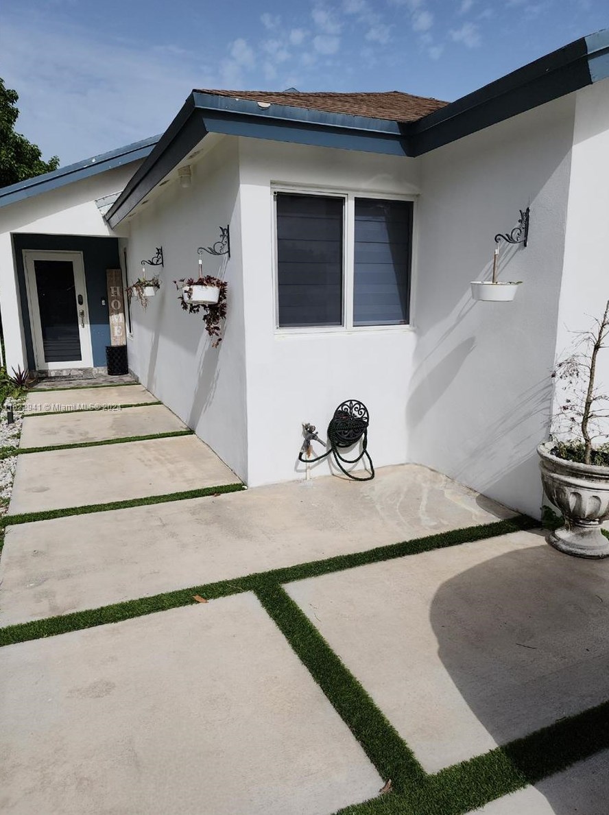17111 115th Ave, Miami, FL 33157-3979