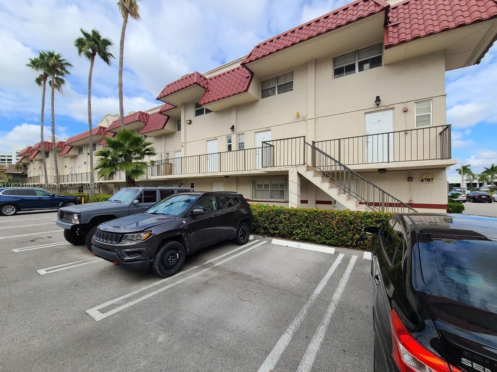 6707 N Kendall Dr #102, Miami, FL 33156
